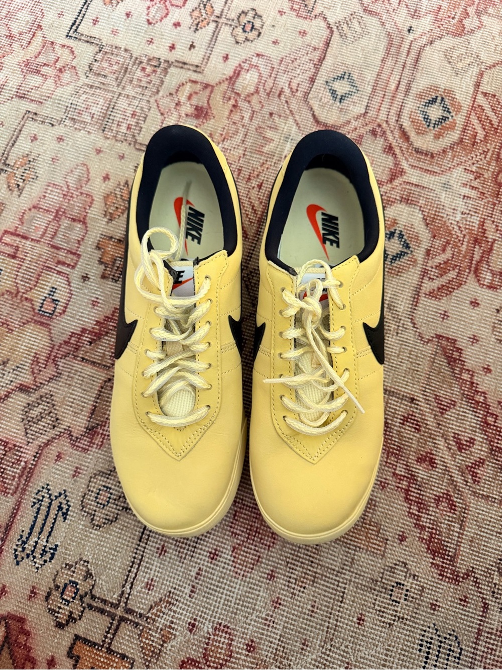 Nike Astrograbber in Soft Yellow, Black, & Soft Orange size 6.5 - Picture 2 of 5